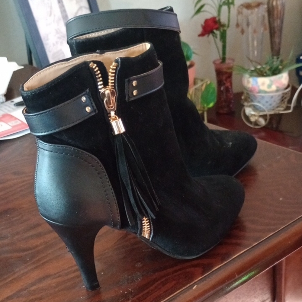 Avon Cushion Walk  Suede Black Heeled Boots with Tassel and Gold Zipper 6